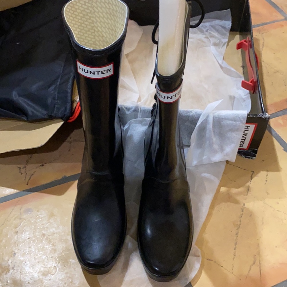 Great condition size 7 hunter boots